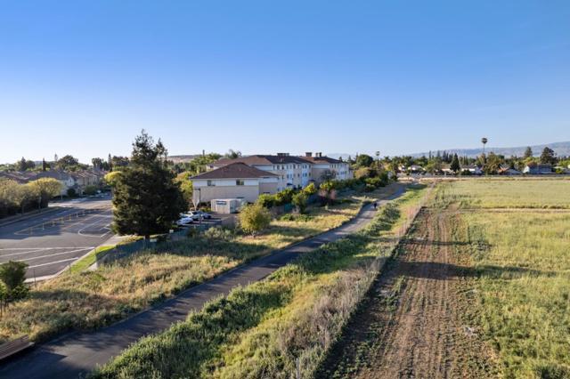 433 Hyde Park Drive, San Jose CA: https://media.crmls.org/mediaz/6a5d3e6c-4e46-4112-91be-73ff1efddc0e.jpg