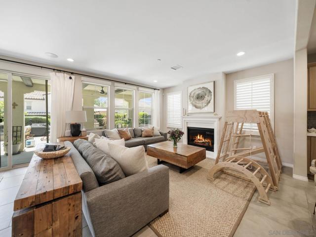 916 Camino Aldea, Chula Vista CA: https://media.crmls.org/mediaz/6a5d8c4f-2c30-4cd8-9788-c2e8f00450ec.jpg