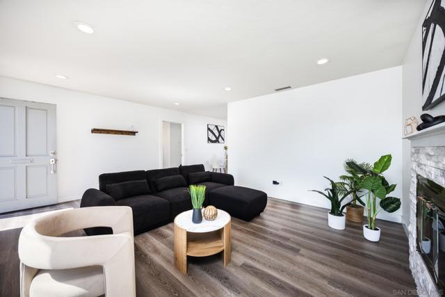 2434 Meadow Lark Dr, San Diego CA: https://media.crmls.org/mediaz/6a5dcf37-0896-44ee-a5ee-9ec2e4970fc3.jpg