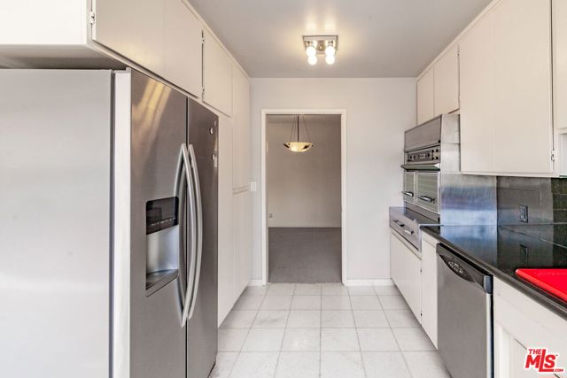 8701 Delgany Avenue, Playa del Rey CA: https://media.crmls.org/mediaz/6a5e131a-0957-45c2-9e0f-648b34e9bd42.jpg