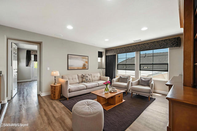 3194 Sunset Hills Boulevard, Thousand Oaks CA: https://media.crmls.org/mediaz/6a5eaa51-b978-4884-95ec-e993e243e984.jpg