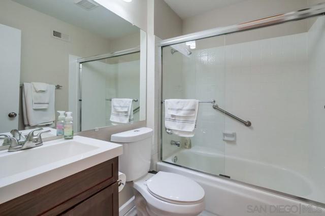 17832 Avenida Cordillera, San Diego CA: https://media.crmls.org/mediaz/6a5f21d1-312c-4ed3-ba37-0e182b7eb4e3.jpg