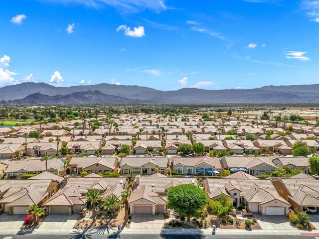 78197 Bonanza Drive, Palm Desert CA: https://media.crmls.org/mediaz/6a5fc23c-5b1d-424a-89d4-211d7782e6c1.jpg