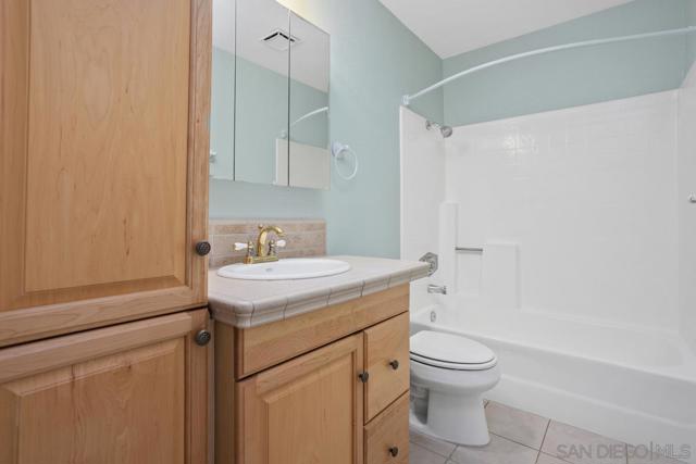 1914 Swallow Ln, Carlsbad CA: https://media.crmls.org/mediaz/6a5fcbb5-d2f7-4384-83a3-35c81349ba60.jpg
