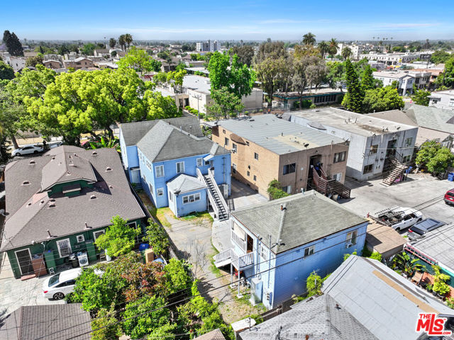 851 W 41st Drive, Los Angeles CA: https://media.crmls.org/mediaz/6a5fdd78-e5a0-4968-81c1-698a1189d2fe.jpg