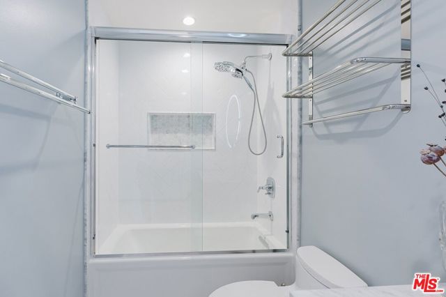 1154 S Barrington Avenue, Los Angeles CA: https://media.crmls.org/mediaz/6a5fee77-4db7-4540-a505-32375e23136a.jpg