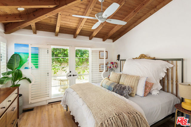 8421 Kirkwood Drive, Los Angeles CA: https://media.crmls.org/mediaz/6a60331f-2c6c-4faa-b21b-1c5594cc03fe.jpg