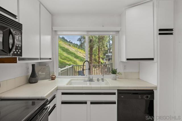 3762 Balboa Terrace Unit B, San Diego CA: https://media.crmls.org/mediaz/6a6033cf-7028-4ade-82f9-2c6105db5b75.jpg