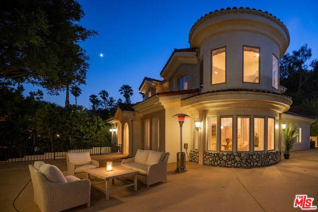 868 Braewood Court, South Pasadena CA: https://media.crmls.org/mediaz/6a60f52f-df52-4c0d-8e8a-b792da8c24a9.jpg