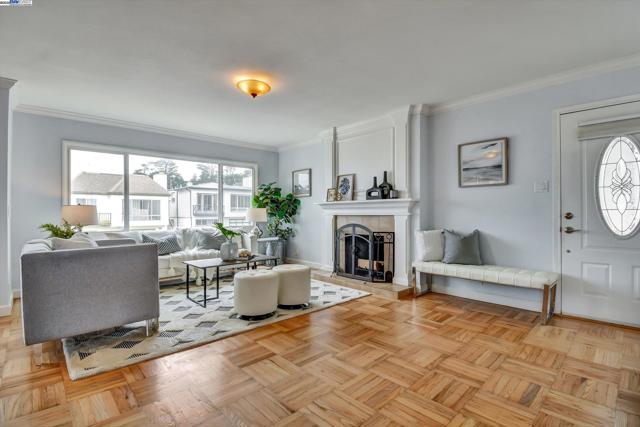 153 Morningside Dr, Daly City CA: https://media.crmls.org/mediaz/6a6181f0-d14d-4c26-a931-49fab508f1dc.jpg
