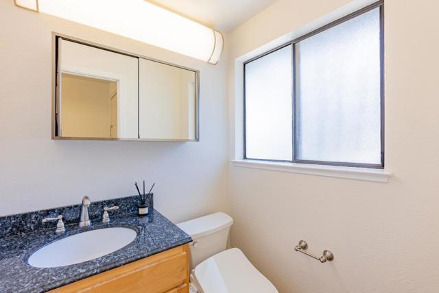 425 Mountain Laurel Court, Mountain View CA: https://media.crmls.org/mediaz/6a61a75c-e373-44ad-8f2f-7a4870025829.jpg