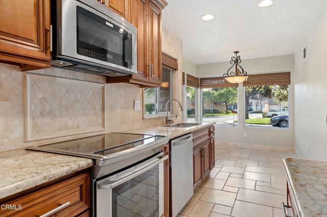 13-web-or-mls-10 - Kitchen