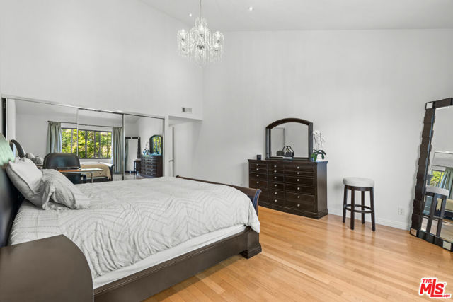 1506 S Bentley Avenue, Los Angeles CA: https://media.crmls.org/mediaz/6a624f81-5641-4137-b266-c5df444503d3.jpg