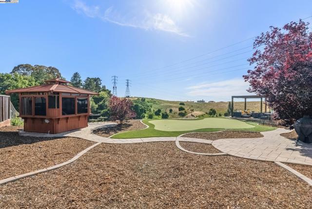 3879 Blackstone Ct, Castro Valley CA: https://media.crmls.org/mediaz/6a62a840-c75e-4d59-acb6-ee99f25e556d.jpg