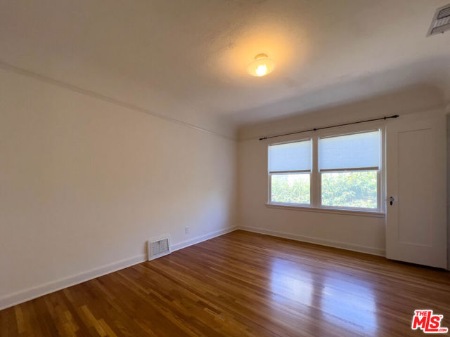 1119 Geneva Street, Glendale CA: https://media.crmls.org/mediaz/6a62cd7d-0385-4c87-9364-2ad83e0e75ea.jpg