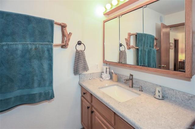 2324 Manzanita Lane, Big Bear CA: https://media.crmls.org/mediaz/6a63215b-ab05-4a99-9480-b850125794df.jpg