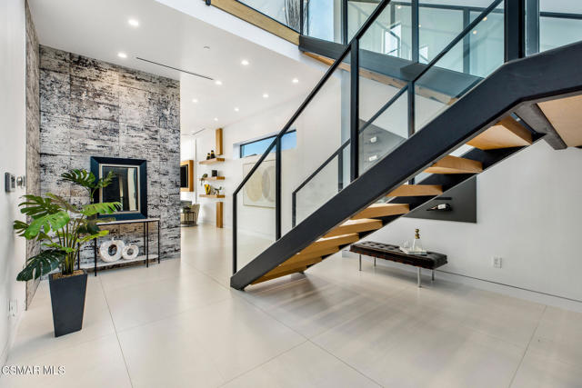 829 Flower Avenue, Venice CA: https://media.crmls.org/mediaz/6a63cb5f-e734-44c6-8577-9d837a82ba47.jpg