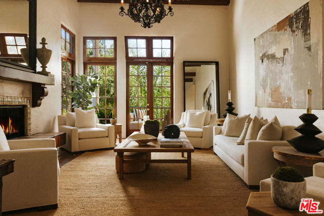 2942 Passmore Drive, Los Angeles CA: https://media.crmls.org/mediaz/6a63da0c-a675-44e9-a53e-86f8fd9797ba.jpg