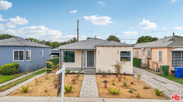 834 E 90th Street, Los Angeles CA: https://media.crmls.org/mediaz/6a63e747-a14e-4b14-865a-26c21414bf9c.jpg