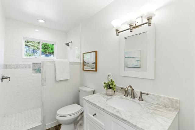 422 Avenue Portola, El Granada CA: https://media.crmls.org/mediaz/6a63f1d0-87c7-4885-82bf-fe4c50684c1e.jpg