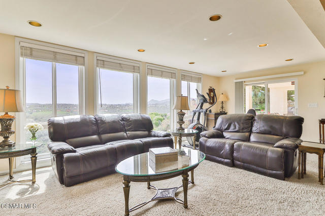 1822 Calle Borrego, Thousand Oaks CA: https://media.crmls.org/mediaz/6a641765-8b65-46ac-82cd-ee3a4c32a675.jpg