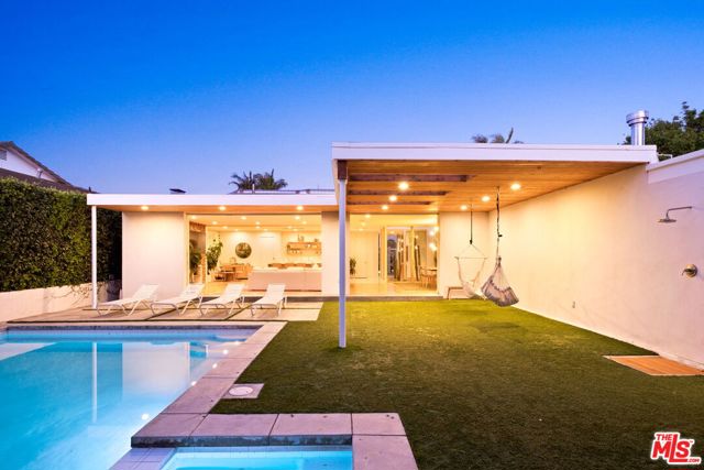 6641 Bedford Avenue, Los Angeles CA: https://media.crmls.org/mediaz/6a6444b9-06e5-43fe-bb0a-59cb1115261a.jpg
