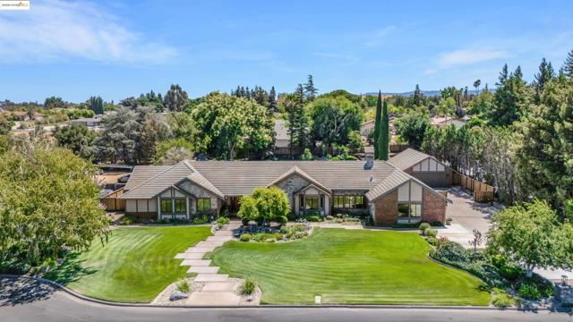 2960 Almondwood Pl, Oakley CA: https://media.crmls.org/mediaz/6a64664f-a37e-4e25-af73-a647eb788d01.jpg
