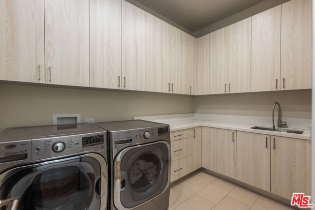 4607 Vanalden Avenue, Tarzana CA: https://media.crmls.org/mediaz/6a6471d8-48ca-4894-bede-beff6c084568.jpg