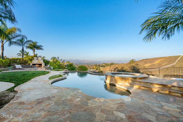 490 Peter Place, Simi Valley CA: https://media.crmls.org/mediaz/6a649e2c-00bb-452f-afe6-e51bf428d8e2.jpg