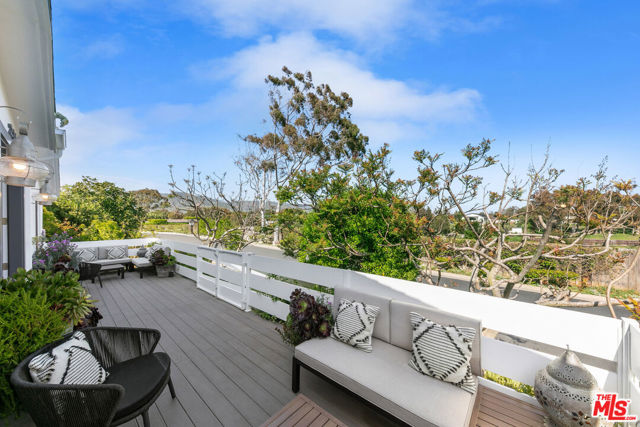 29500 Heathercliff Road, Malibu CA: https://media.crmls.org/mediaz/6a64cbc4-ee58-4ec3-8b00-094d851fe84f.jpg