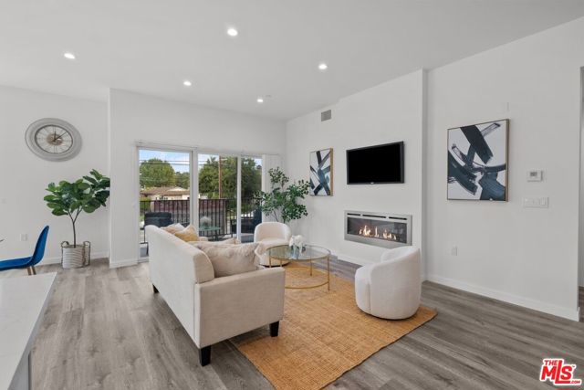 5114 Cahuenga Boulevard, North Hollywood CA: https://media.crmls.org/mediaz/6a64d714-d4c3-4a66-b368-41251baf9729.jpg