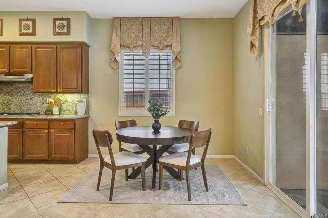 2706 VALLEYCREEK CIR, Chula Vista CA: https://media.crmls.org/mediaz/6a659f9f-1460-4952-be18-cabc0bc3bbda.jpg