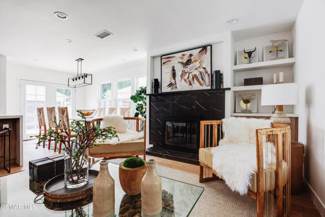 14322 W Collins Street, Sherman Oaks CA: https://media.crmls.org/mediaz/6a65bebc-2dfc-4c8c-8c6a-b278e7a03377.jpg