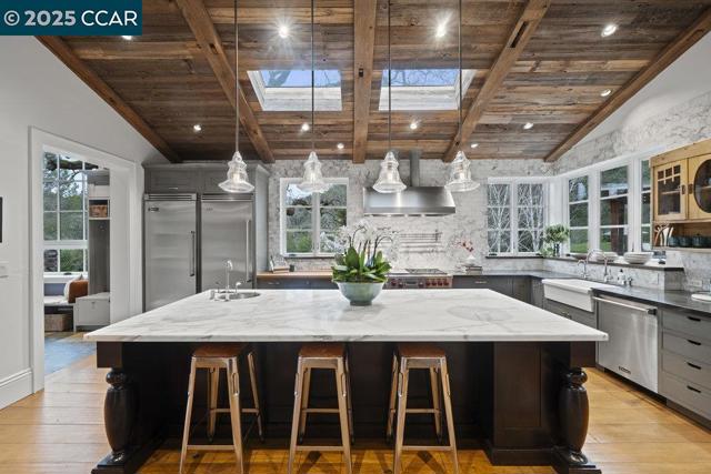 15 Cascade Ln, Orinda CA: https://media.crmls.org/mediaz/6a66484b-e0ea-4c3f-81e7-2a931e72682b.jpg