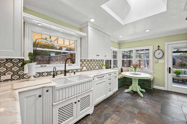 260 27Th St, Del Mar CA: https://media.crmls.org/mediaz/6a6657af-6ef4-42a5-9d84-10e26ba9be77.jpg