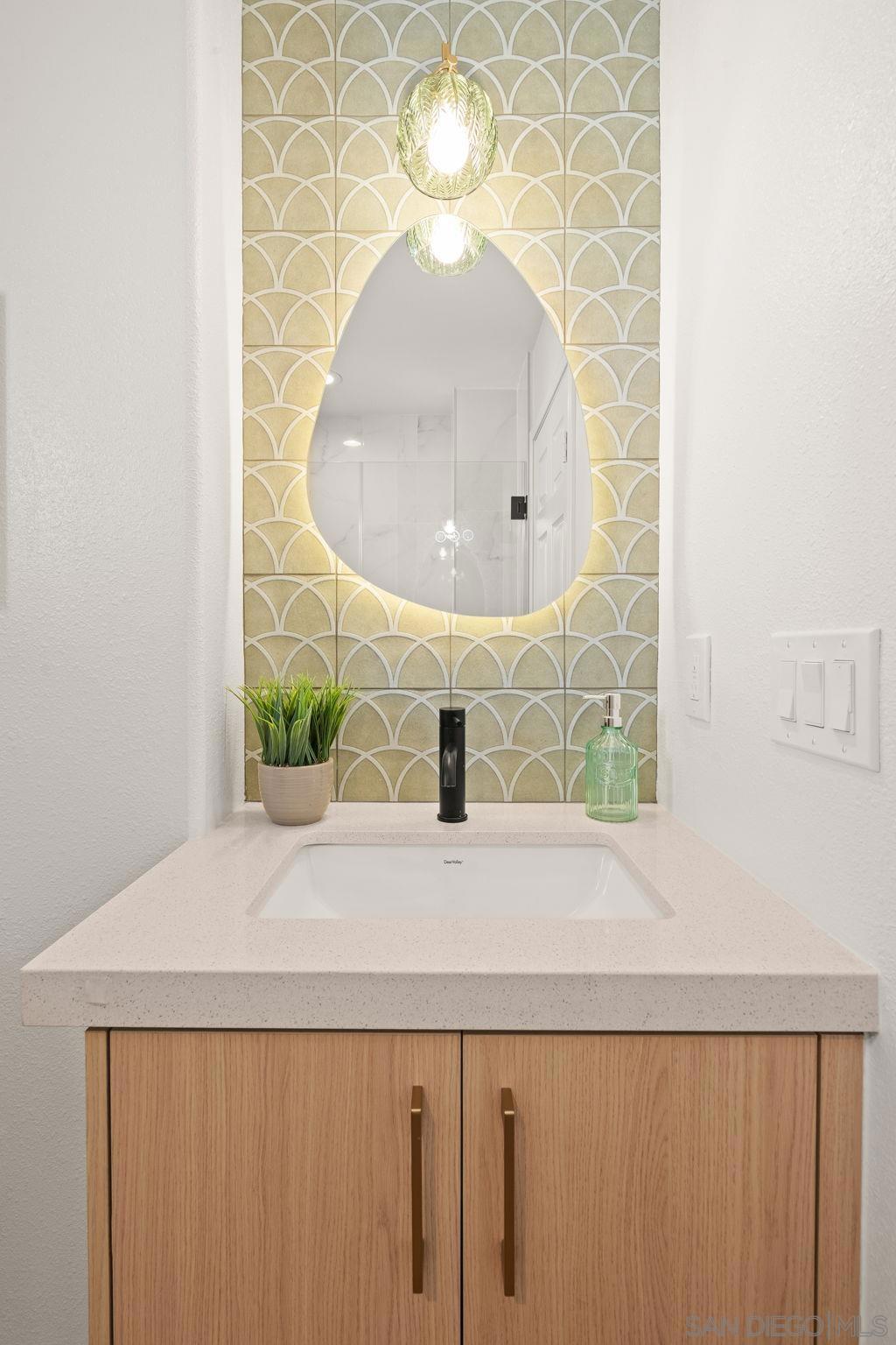 https://media.crmls.org/mediaz/6a66d73c-8b74-4960-8be4-d9957fd74358.jpg?preset=X-Large