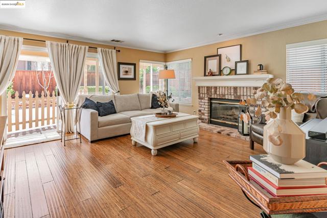 4452 Pronghorn Ct, Antioch CA: https://media.crmls.org/mediaz/6a66fb54-c635-49c3-a0f5-60daec54dd78.jpg