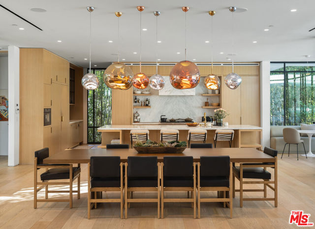 9509 Heather Road, Beverly Hills CA: https://media.crmls.org/mediaz/6a6700ff-a062-4530-b803-3ba710f4d2c5.jpg