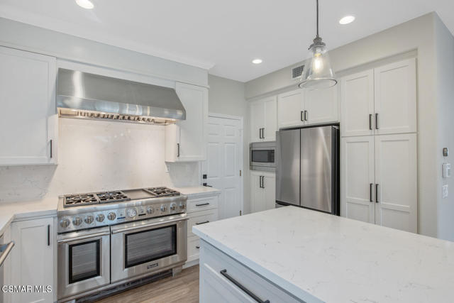 560 Granite Hills Street, Simi Valley CA: https://media.crmls.org/mediaz/6a6703d8-fc26-4f7c-a518-37a6a48bfcf7.jpg