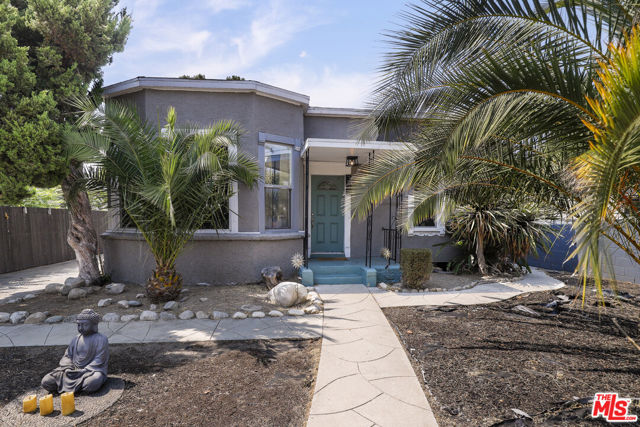 319 Chestnut Avenue, Los Angeles CA: https://media.crmls.org/mediaz/6a6719fa-dfc6-403c-b685-245dadf429ba.jpg