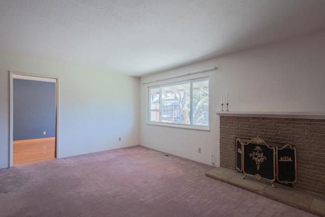 170 Del Mar Drive, Salinas CA: https://media.crmls.org/mediaz/6a672e2a-c0b7-4f1c-bc43-de4510774140.jpg