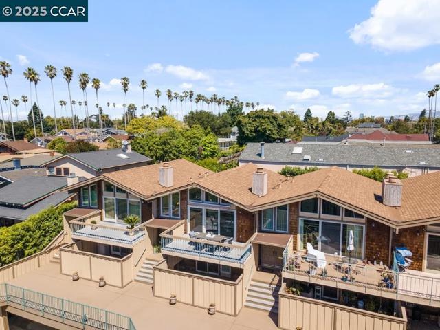 855 Portola Ave, Alameda CA: https://media.crmls.org/mediaz/6a67c636-c7af-4c4c-8c1b-6036d10924ac.jpg
