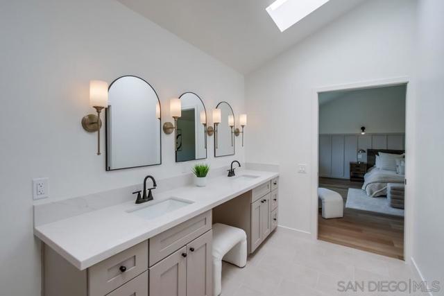 Image 37 of 60 For 4966 Lakewood Ct