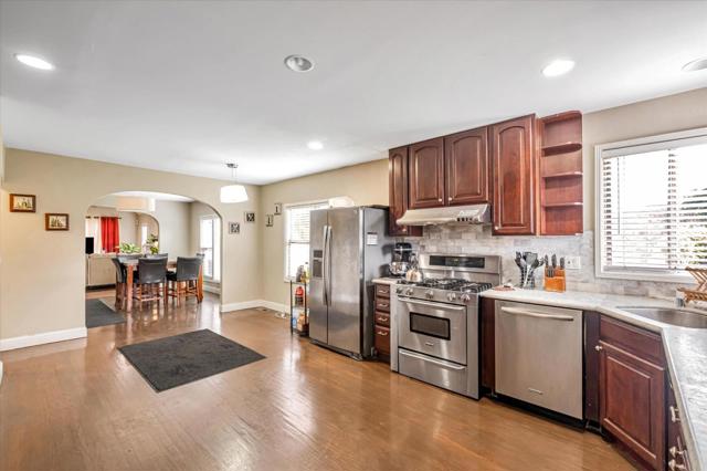 8245 Golf Links Road, Oakland CA: https://media.crmls.org/mediaz/6a684f7a-5ef6-437d-83ac-8a10abb151bf.jpg
