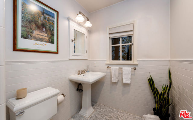 3145 La Suvida Drive, Los Angeles CA: https://media.crmls.org/mediaz/6a688bc4-3a69-43f3-b6ea-ab76e204423c.jpg