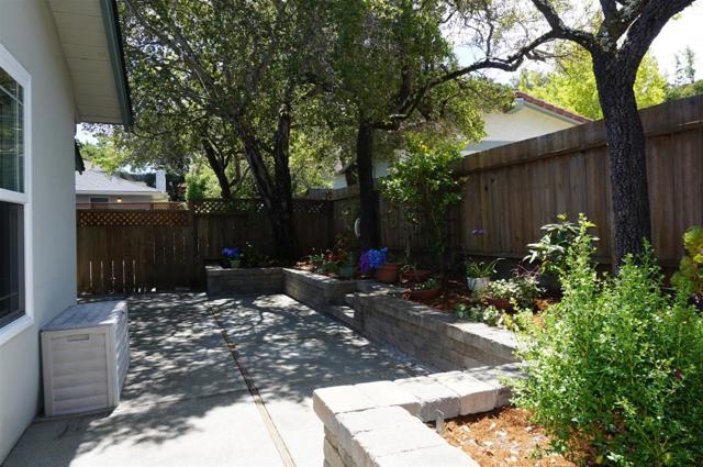 1401 Woodberry Avenue, San Mateo CA: https://media.crmls.org/mediaz/6a68dbb8-3691-4489-88c1-6ac71a8f1eca.jpg