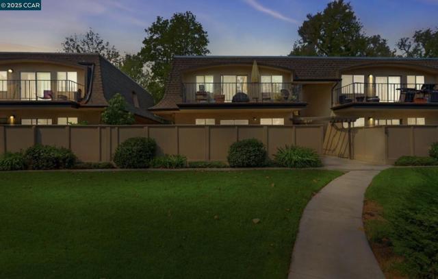 1095 Mohr Ln, Concord CA: https://media.crmls.org/mediaz/6a6a677f-6e8f-42e3-9795-0924af6df54e.jpg
