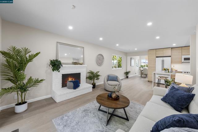 16639 Selby Dr, Castro Valley CA: https://media.crmls.org/mediaz/6a6aa236-9df2-46f9-b991-66e5e6527d1f.jpg