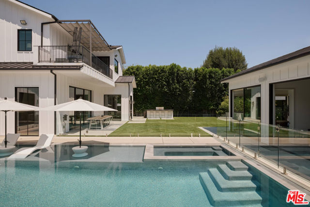 4634 White Oak Avenue, Encino CA: https://media.crmls.org/mediaz/6a6acd08-755b-447b-a7f6-86146e2932ef.jpg