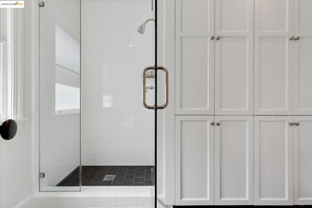 412 Scenic Avenue, Piedmont CA: https://media.crmls.org/mediaz/6a6b38ec-3f48-48aa-ab1e-96ecbd82236c.jpg